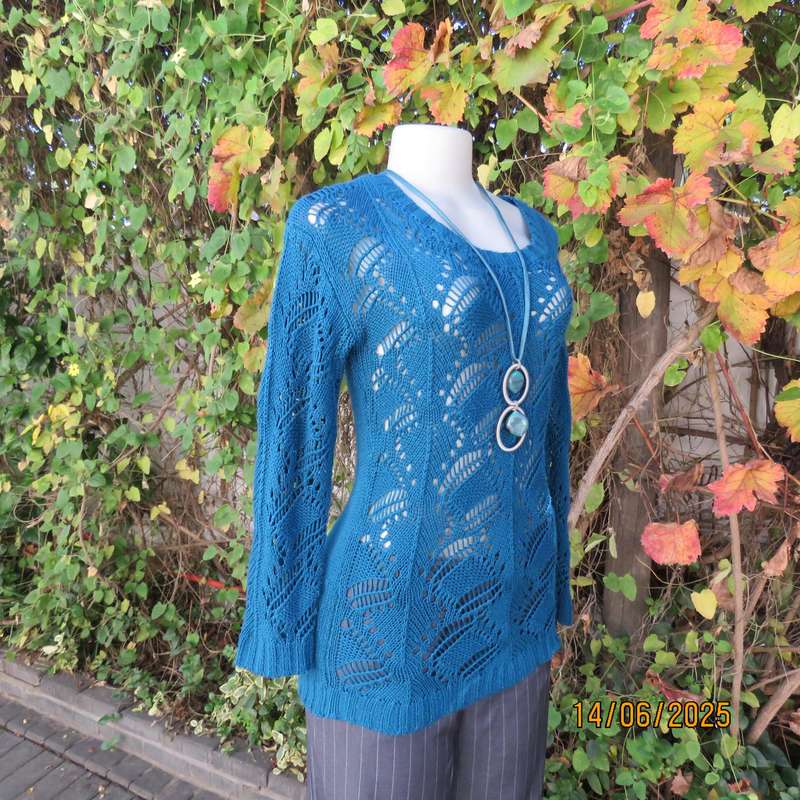LEGIT dark jade acrylic knit pullover top. Lace stitch front-long sleeves. Size 36