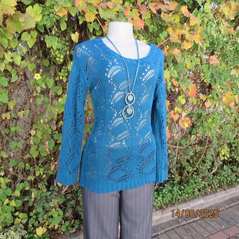 LEGIT dark jade acrylic knit pullover top. Lace stitch front-long sleeves. Size 36