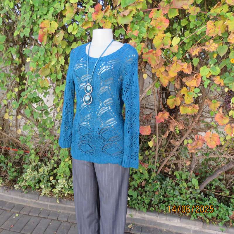 LEGIT dark jade acrylic knit pullover top. Lace stitch front-long sleeves. Size 36