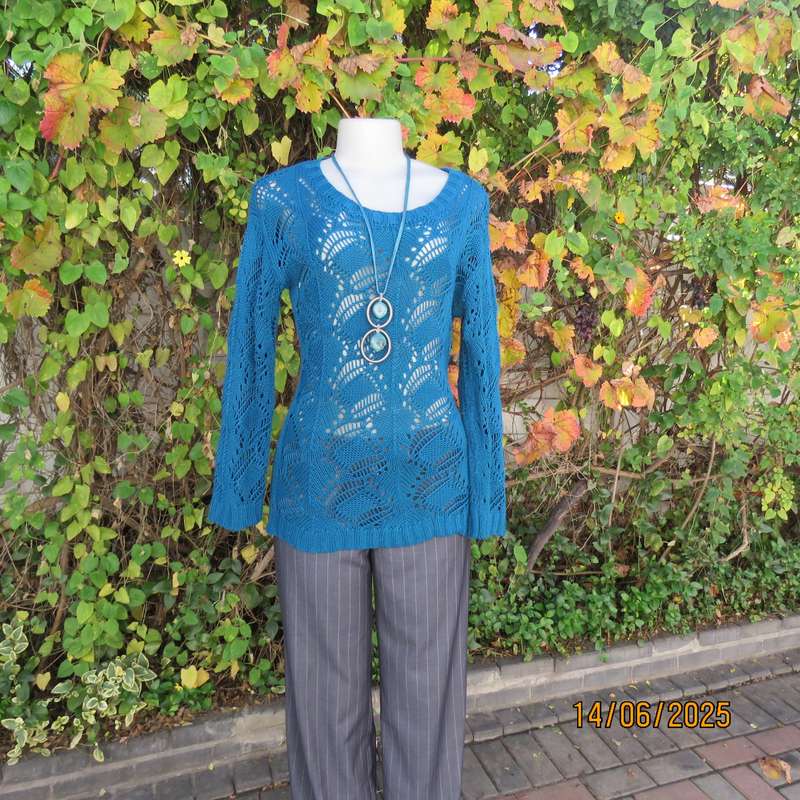 LEGIT dark jade acrylic knit pullover top. Lace stitch front-long sleeves. Size 36