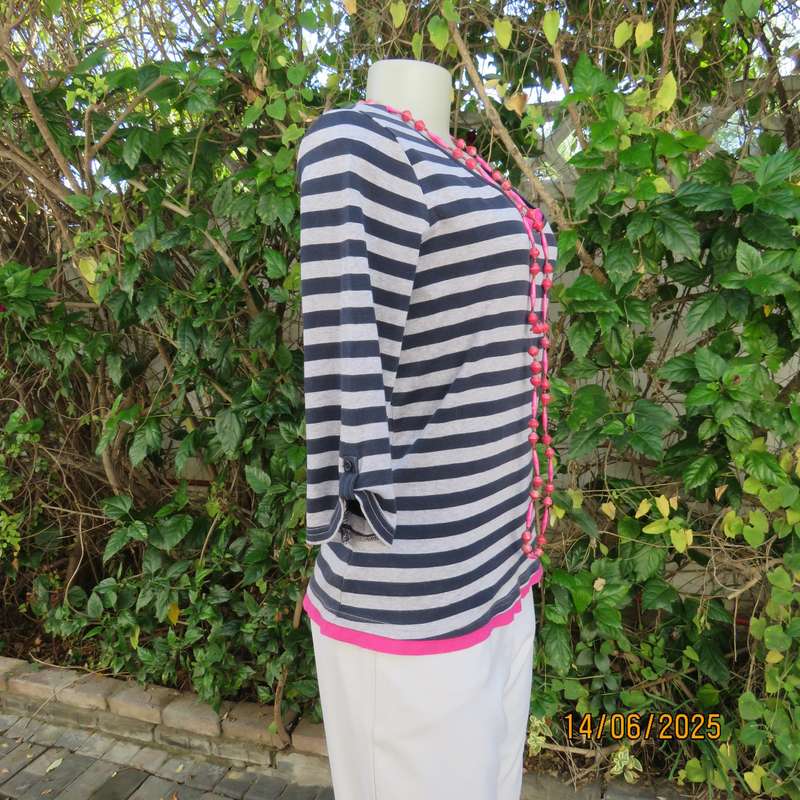 WOOLWORTHS navy-silvergrey horizontal striped 100% cotton top. Pink inlays. Size 38-40