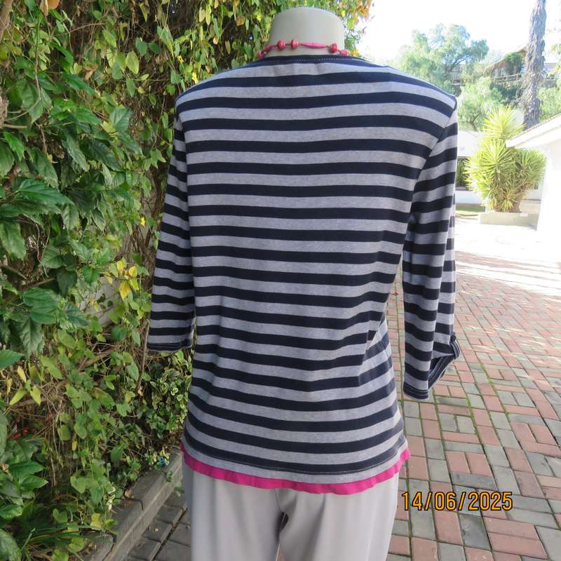 WOOLWORTHS navy-silvergrey horizontal striped 100% cotton top. Pink inlays. Size 38-40