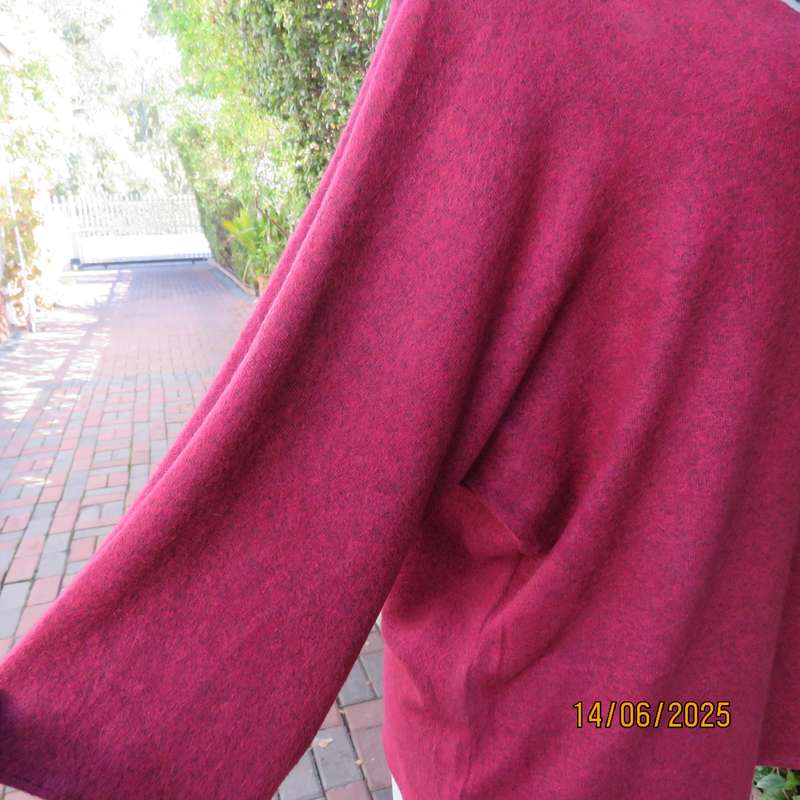 Mottled maroon-black slip over scooped neck dolman sleeve very soft top. Size 42