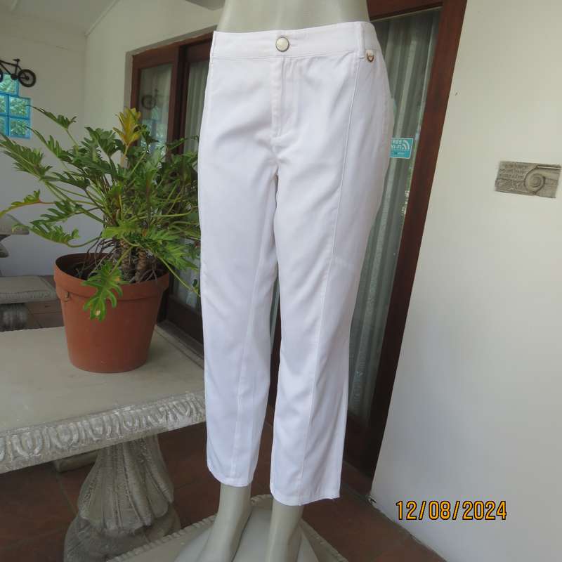 Smart white stretch cotton skinny pants size 40 by OR. One back pocket.Front dummies.