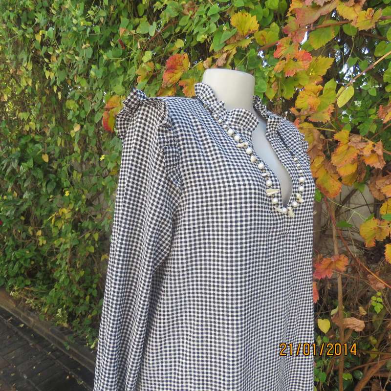 Gingham black-white check size 40 long sleeve stretch viscose dress.