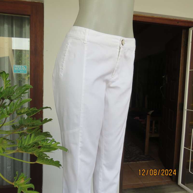 Smart white stretch cotton skinny pants size 40 by OR. One back pocket.Front dummies.