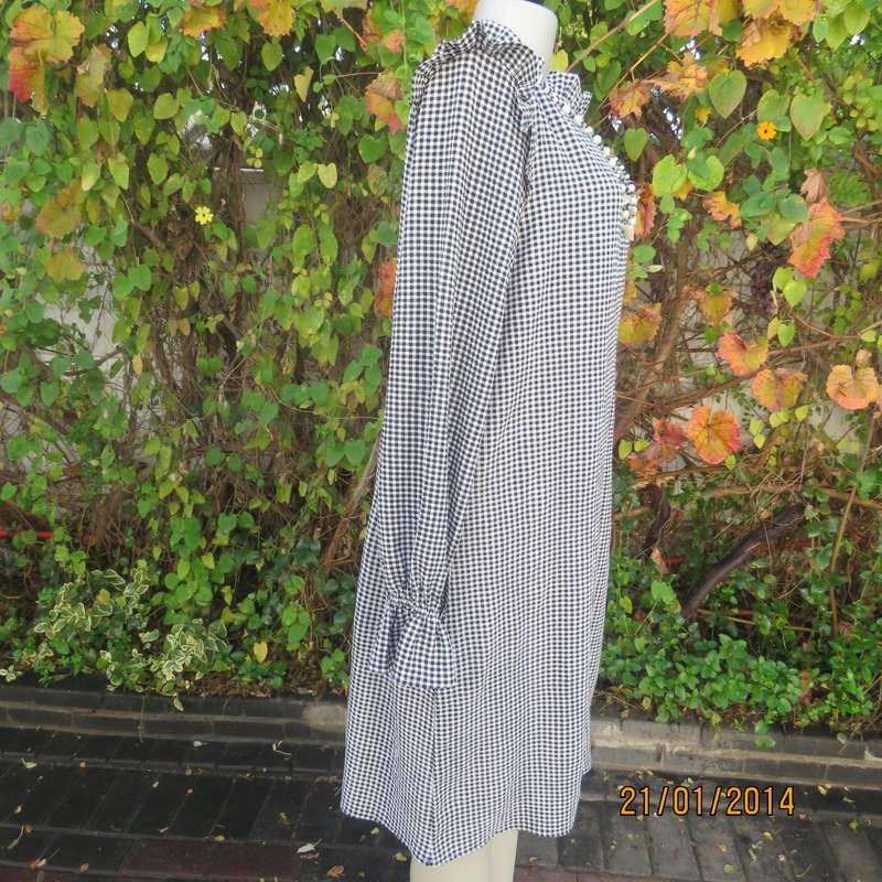 Gingham black-white check size 40 long sleeve stretch viscose dress.
