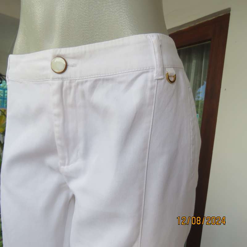Smart white stretch cotton skinny pants size 40 by OR. One back pocket.Front dummies.