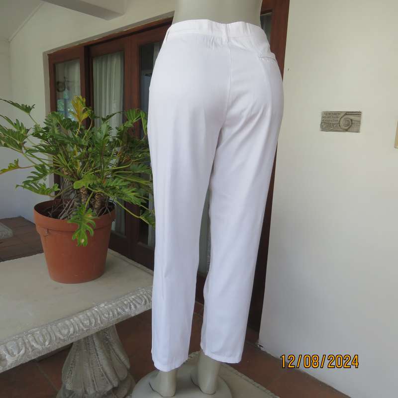 Smart white stretch cotton skinny pants size 40 by OR. One back pocket.Front dummies.