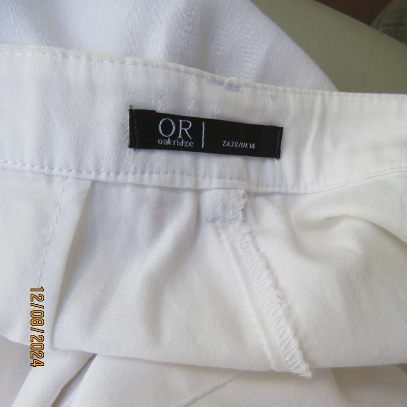 Smart white stretch cotton skinny pants size 40 by OR. One back pocket.Front dummies.