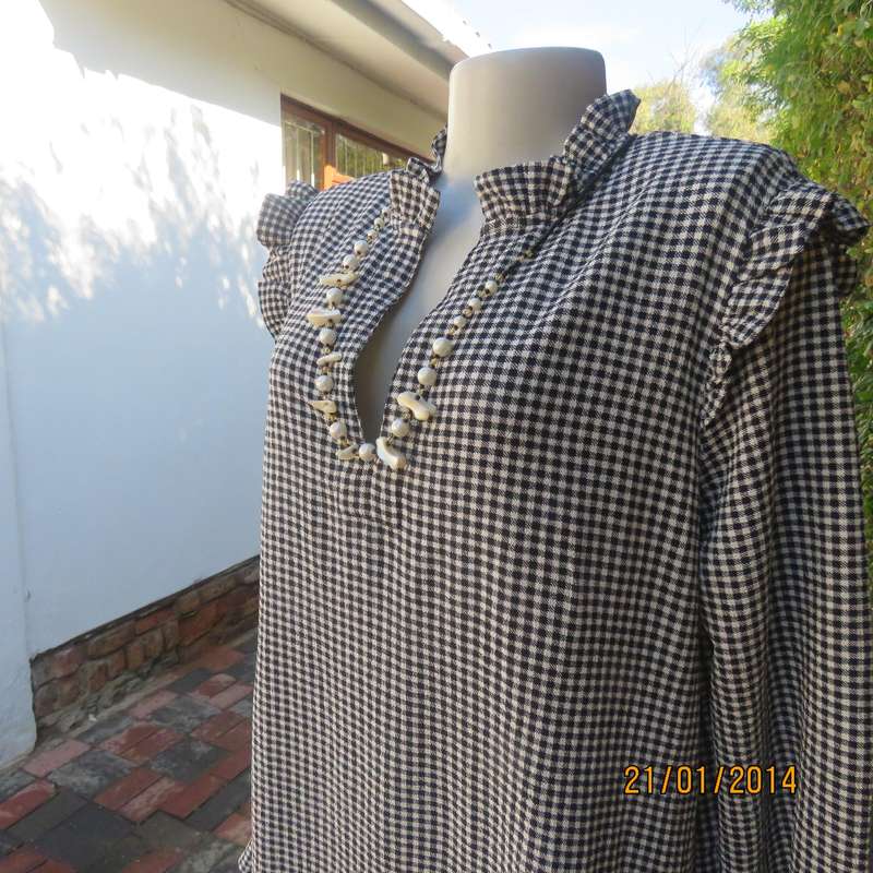 Gingham black-white check size 40 long sleeve stretch viscose dress.