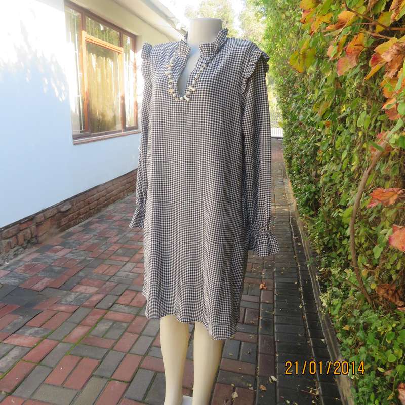 Gingham black-white check size 40 long sleeve stretch viscose dress.