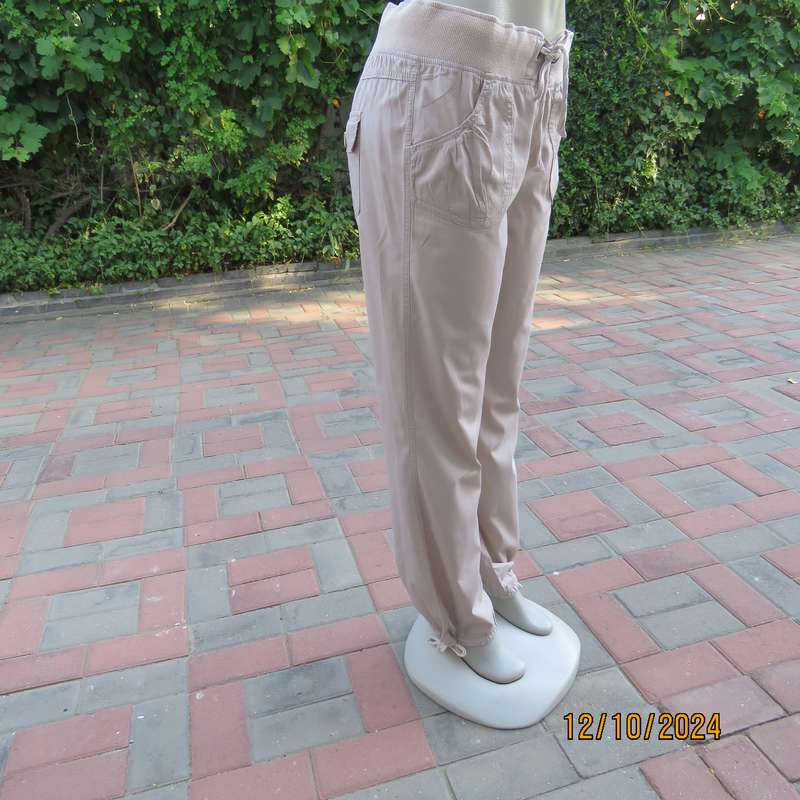 Casual 100%cotton low rise pants size 36. Knitted waistband with drawstring. Pockets front-back.
