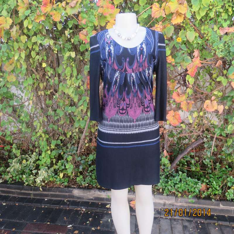 NEWS black warm poly-rayon stretch pink-blue-white patterned dress. Size 30