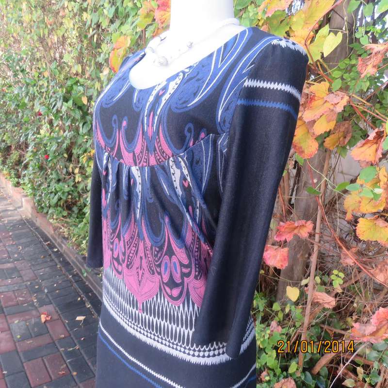 NEWS black warm poly-rayon stretch pink-blue-white patterned dress. Size 30