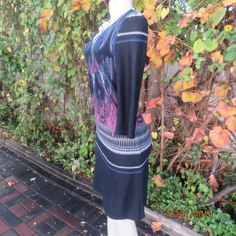 NEWS black warm poly-rayon stretch pink-blue-white patterned dress. Size 30