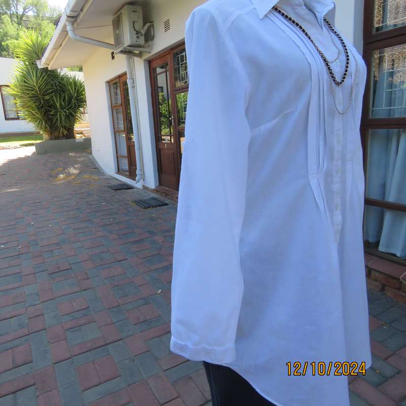 NEWS white 100% cotton long sleeve button down top.V front with open collar.Tucking. Size 36. As new