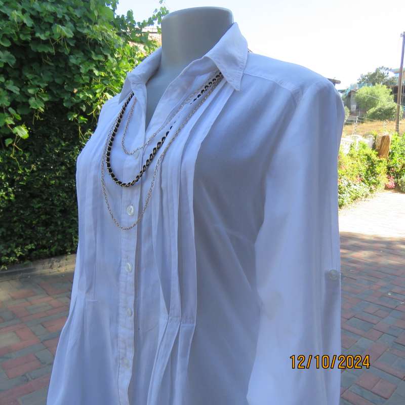 NEWS white 100% cotton long sleeve button down top.V front with open collar.Tucking. Size 36. As new