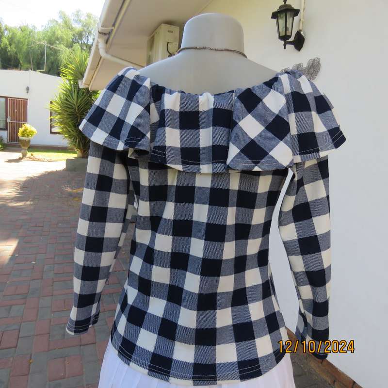 BALADU size 32 polyester stretch navy-white check slip over long sleeve top.Flare elasticated collar