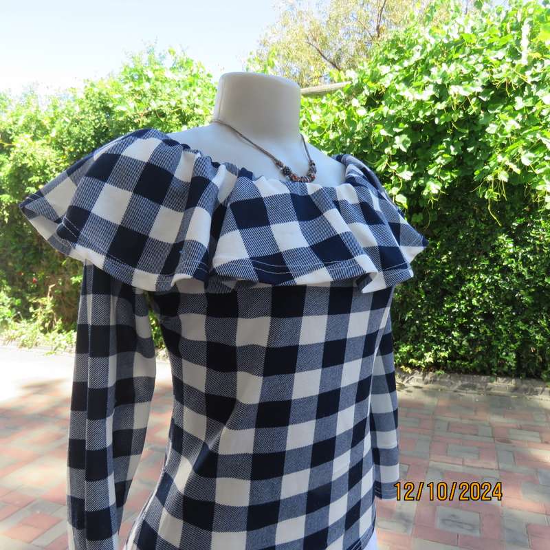 BALADU size 32 polyester stretch navy-white check slip over long sleeve top.Flare elasticated collar