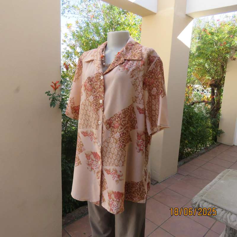 DIANELLO soft peach polyester short sleeve top. Tan-crimson designs. Size 44