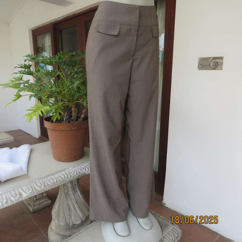 MILADYS smart brown-beige mottled size 38 pants in poly-rayon stretch.