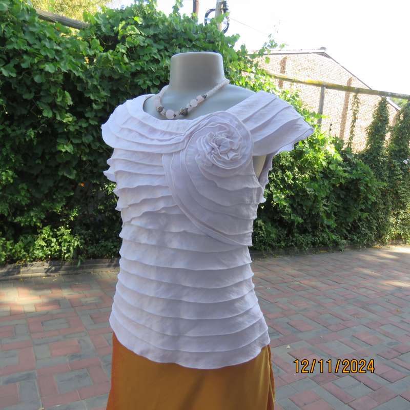 Amazing ADRIANA PAPELL from N Y pinkish white evening top. Zip at back. Frilled all over. Size 35.