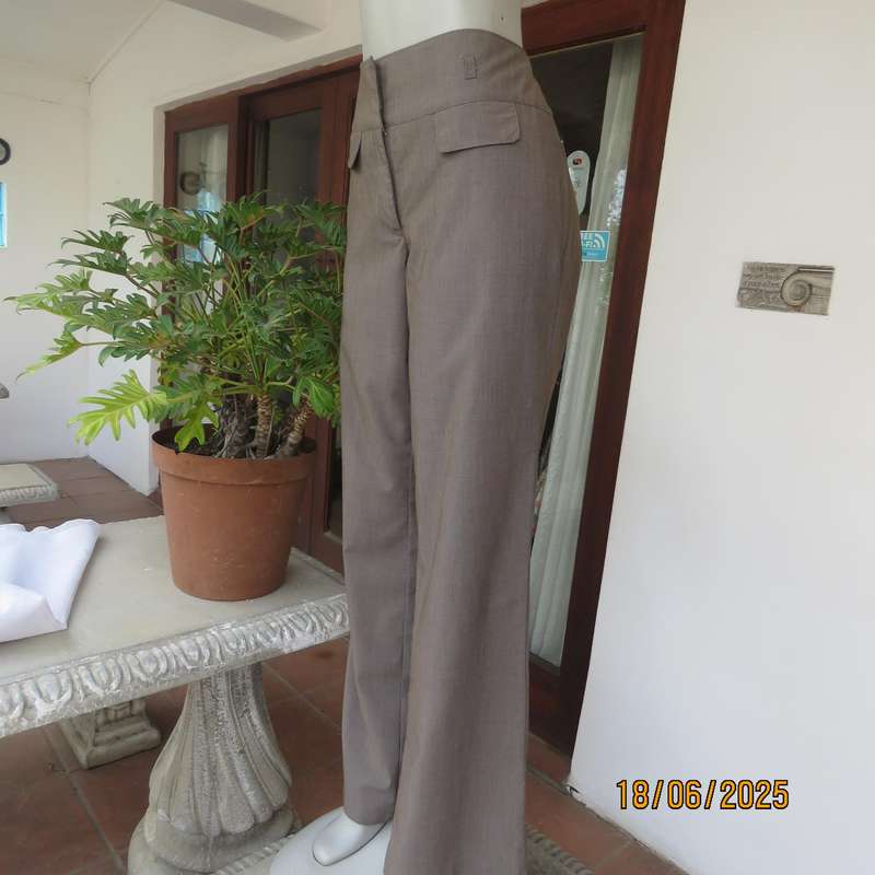 MILADYS smart brown-beige mottled size 38 pants in poly-rayon stretch.