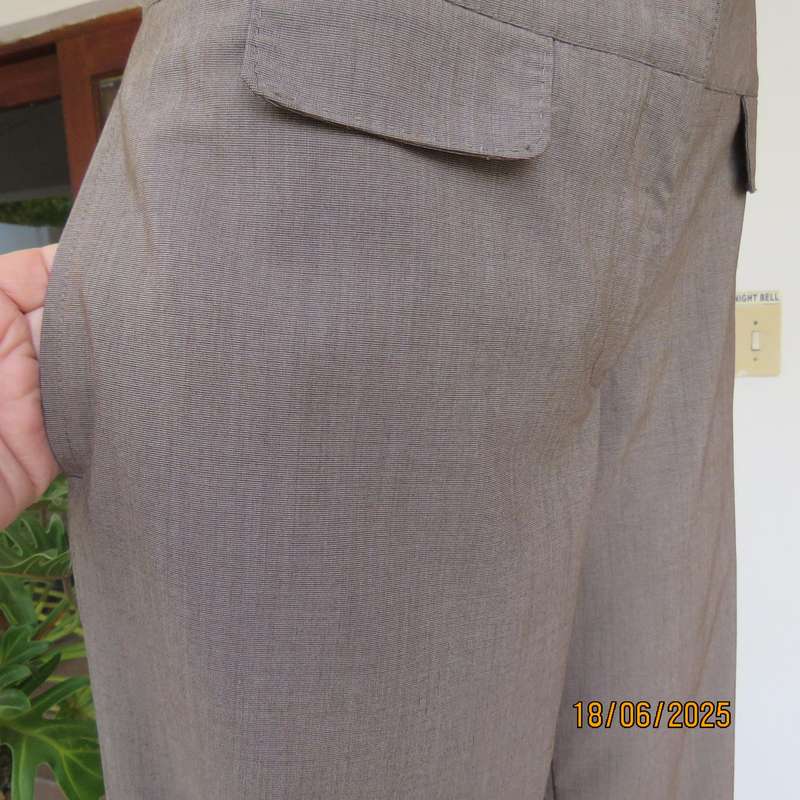 MILADYS smart brown-beige mottled size 38 pants in poly-rayon stretch.