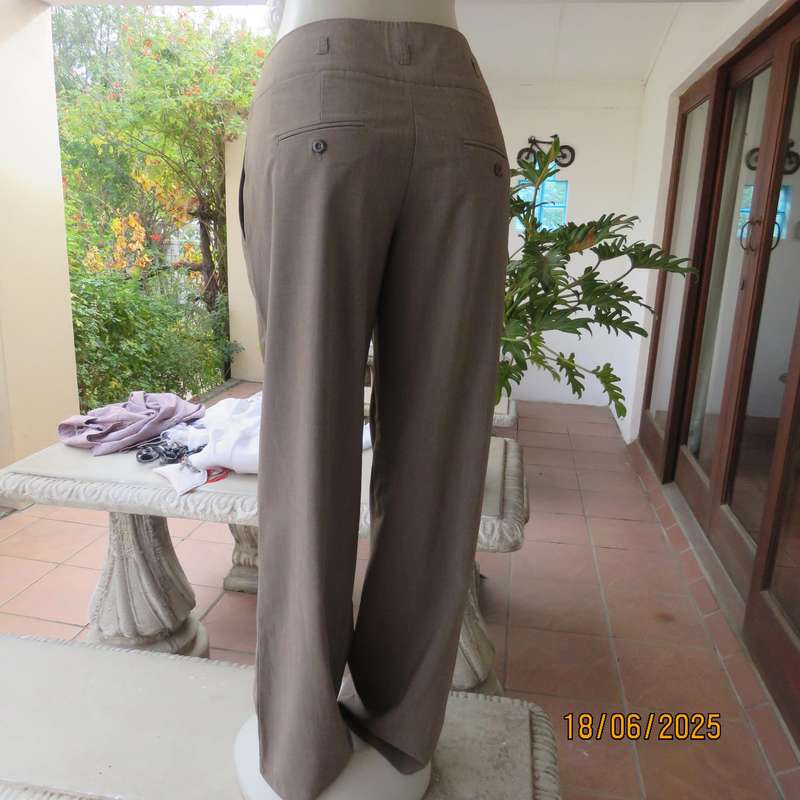 MILADYS smart brown-beige mottled size 38 pants in poly-rayon stretch.