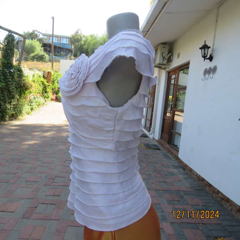 Amazing ADRIANA PAPELL from N Y pinkish white evening top. Zip at back. Frilled all over. Size 35.