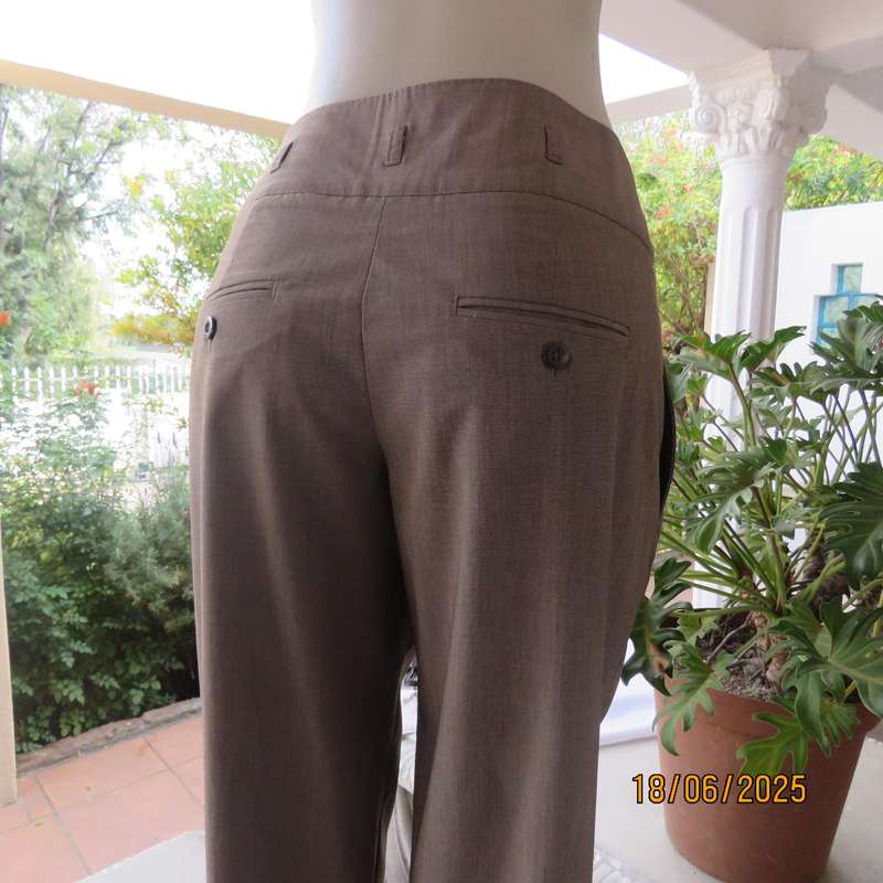 MILADYS smart brown-beige mottled size 38 pants in poly-rayon stretch.