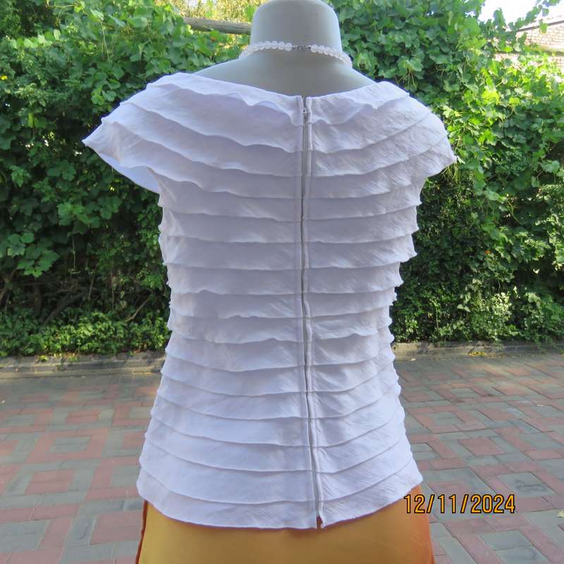 Amazing ADRIANA PAPELL from N Y pinkish white evening top. Zip at back. Frilled all over. Size 35.