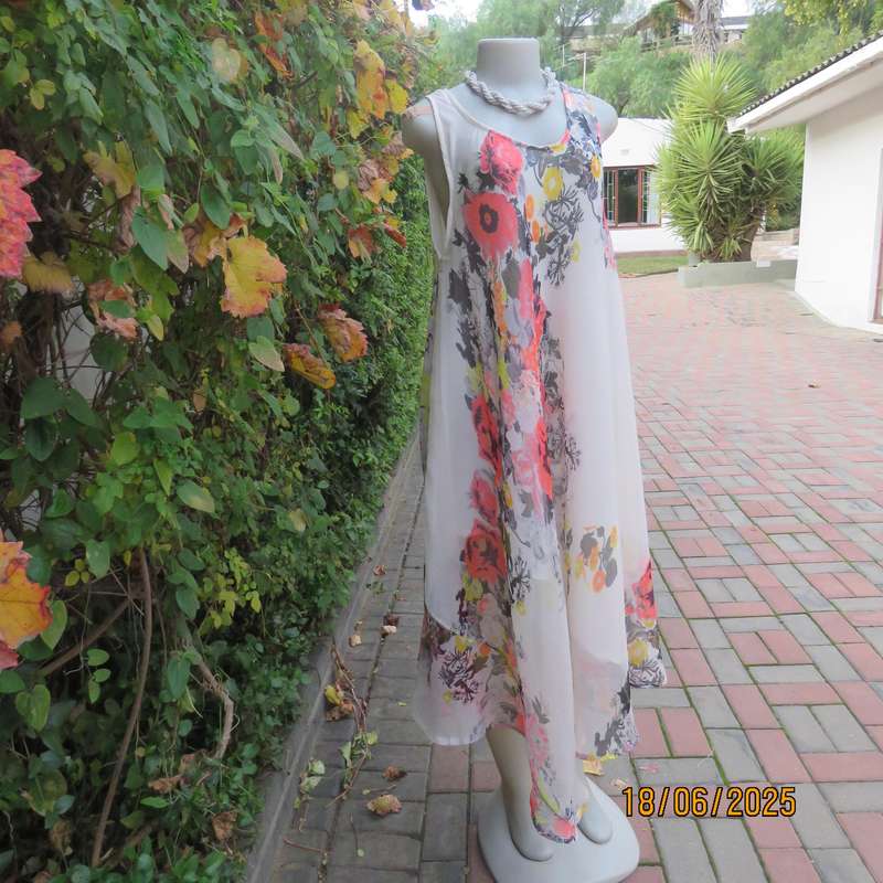 Cool wide tent style cream 2 layer high-low dress. Autumn colour flowers. Size 44