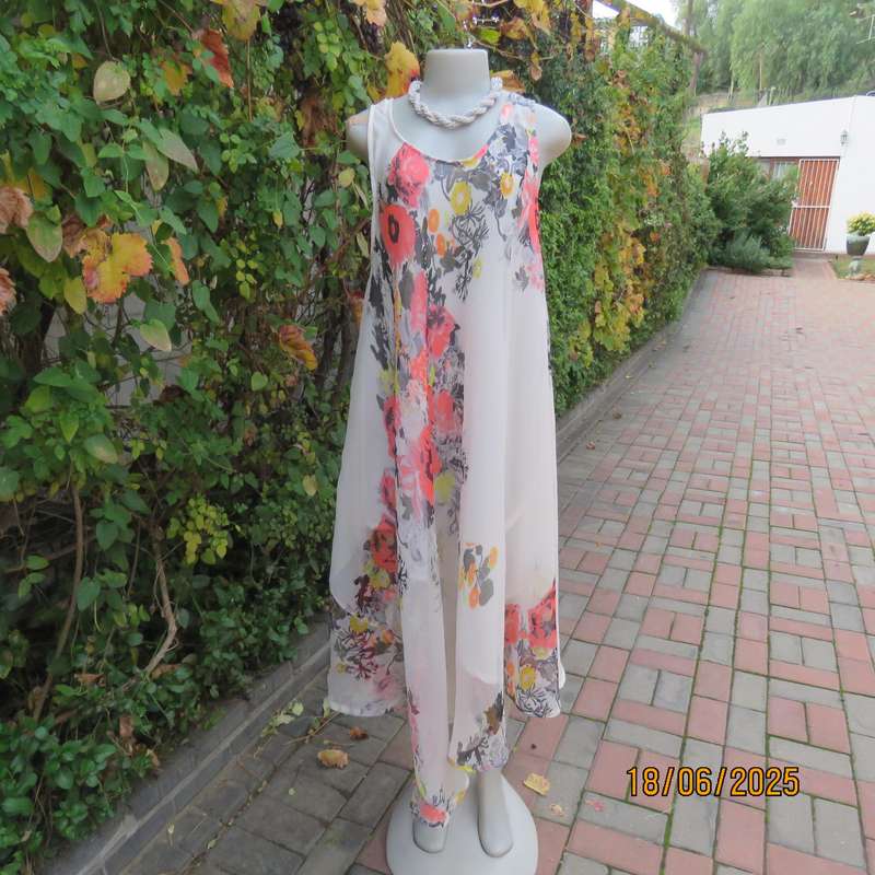 Cool wide tent style cream 2 layer high-low dress. Autumn colour flowers. Size 44