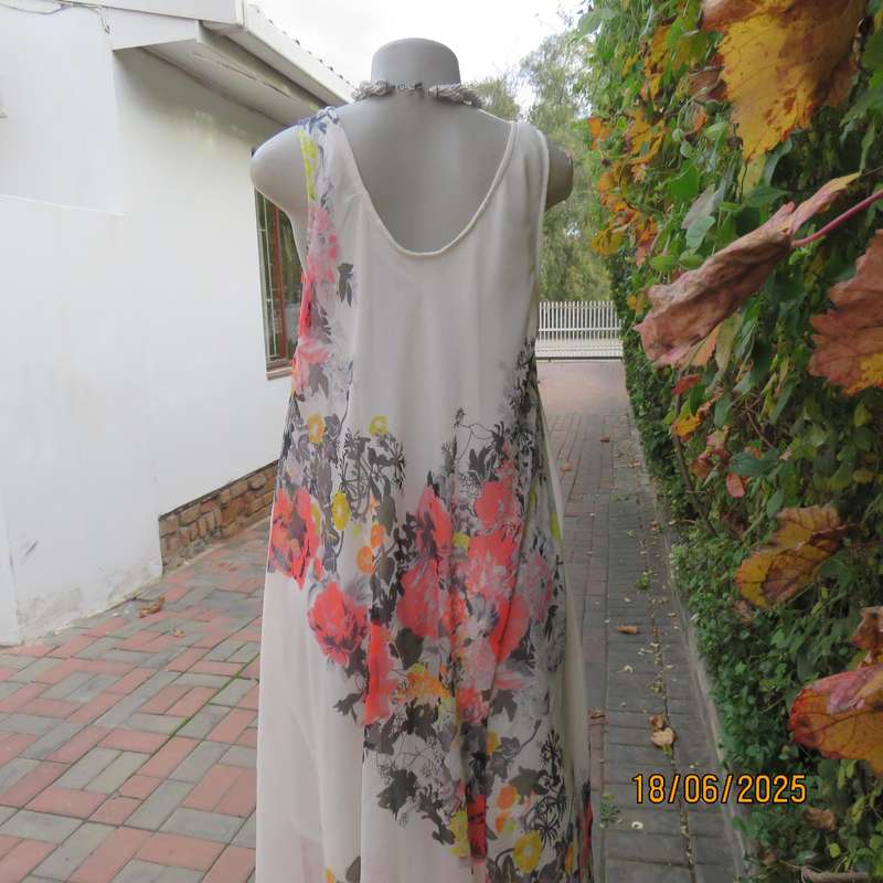 Cool wide tent style cream 2 layer high-low dress. Autumn colour flowers. Size 44