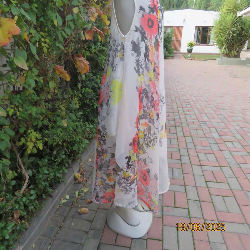 Cool wide tent style cream 2 layer high-low dress. Autumn colour flowers. Size 44