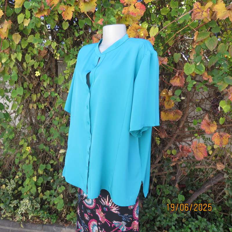 Dark turquoise silky polyester short sleeve button down top. Size 48.