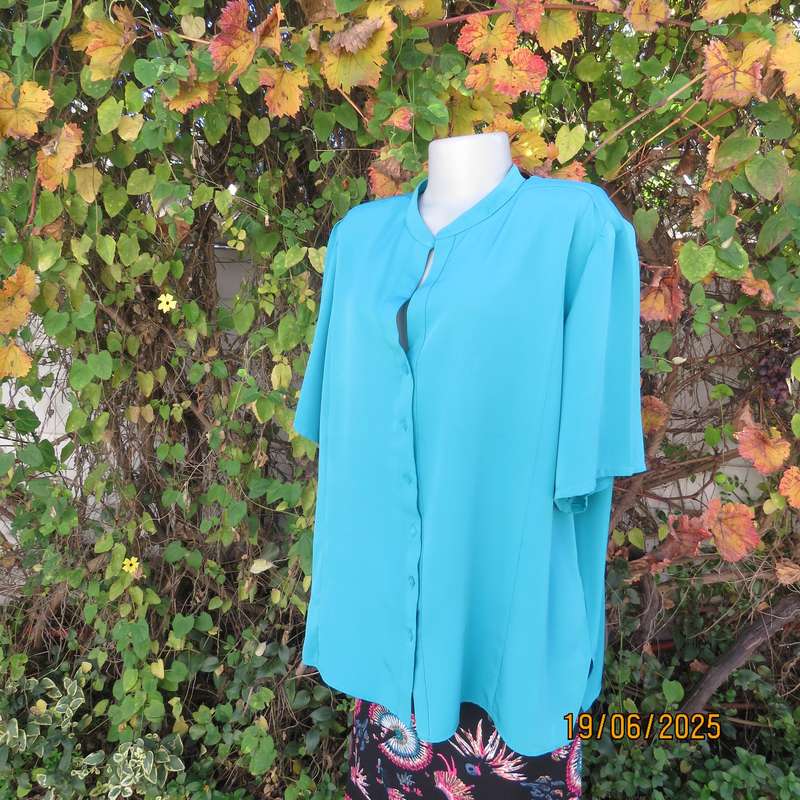 Dark turquoise silky polyester short sleeve button down top. Size 48.