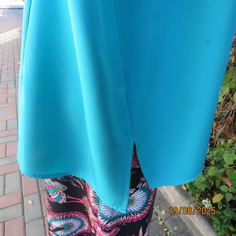 Dark turquoise silky polyester short sleeve button down top. Size 48.
