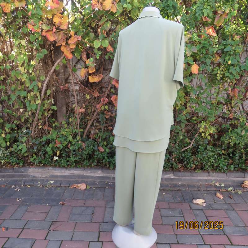 ROSE Boutique pistachio green 2 pc pant suit richly embroidered. Size 44