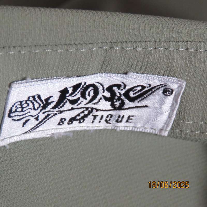 ROSE Boutique pistachio green 2 pc pant suit richly embroidered. Size 44