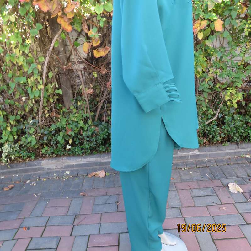 NANA dark teal 2 pc pant suit. Comfy pants. Top with luxury embroidery. Size 44