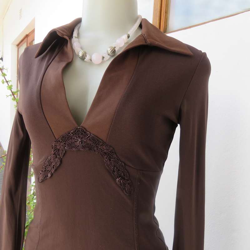 FOSHINI smart choc brown long sleeves sheer stretch polyester-underlayer in pink.Size 32. V neck.