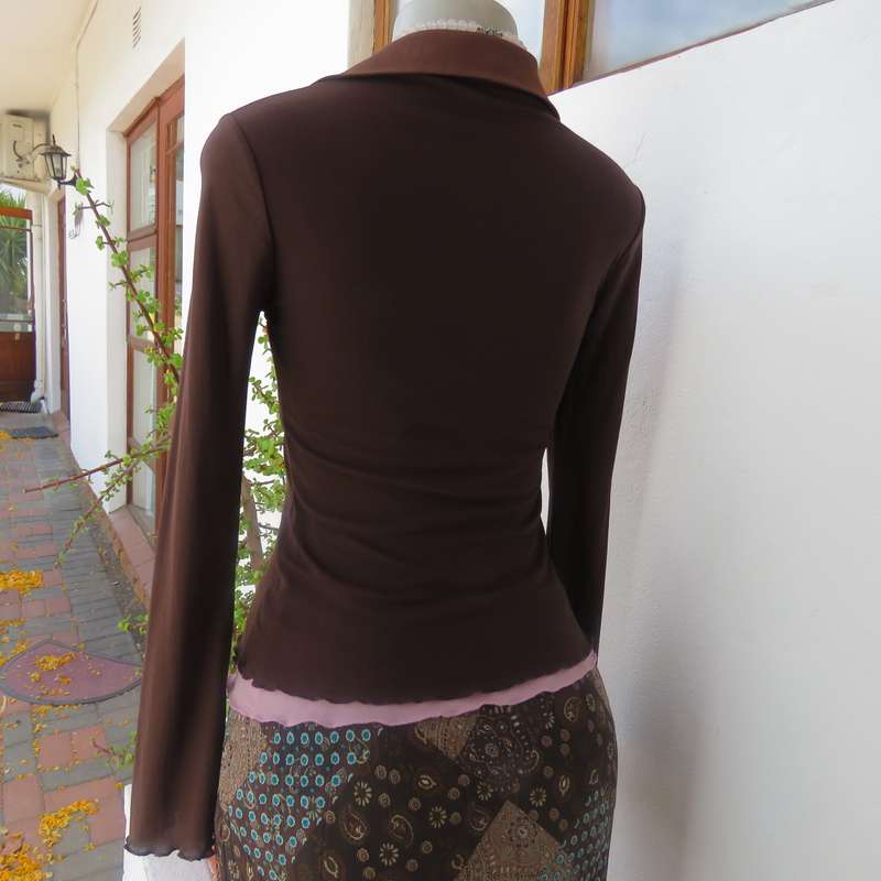 FOSHINI smart choc brown long sleeves sheer stretch polyester-underlayer in pink.Size 32. V neck.