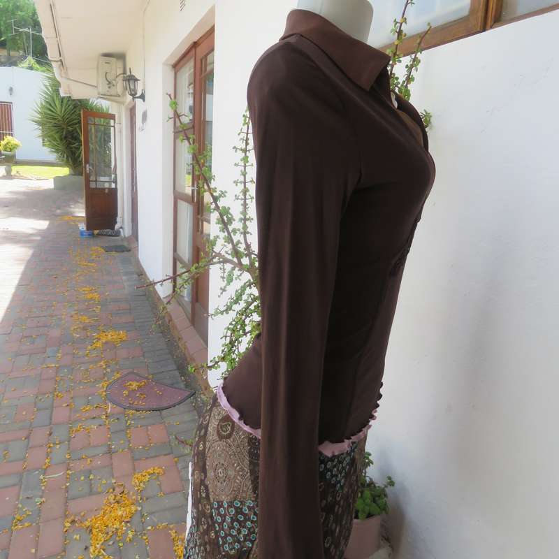 FOSHINI smart choc brown long sleeves sheer stretch polyester-underlayer in pink.Size 32. V neck.