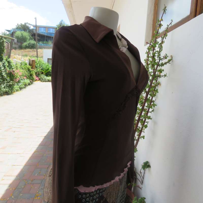 FOSHINI smart choc brown long sleeves sheer stretch polyester-underlayer in pink.Size 32. V neck.