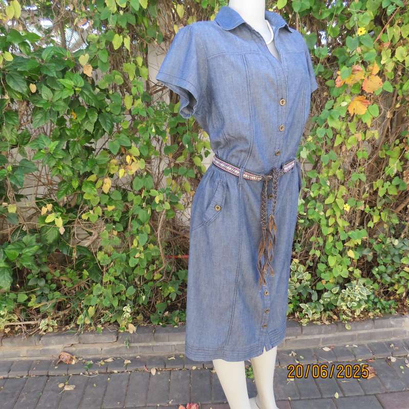 DONNA-CLAIRE blue denim button down short sleeve dress. Size 42. With belt.