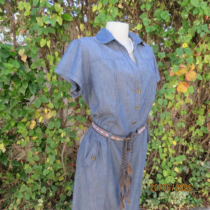 DONNA-CLAIRE blue denim button down short sleeve dress. Size 42. With belt.