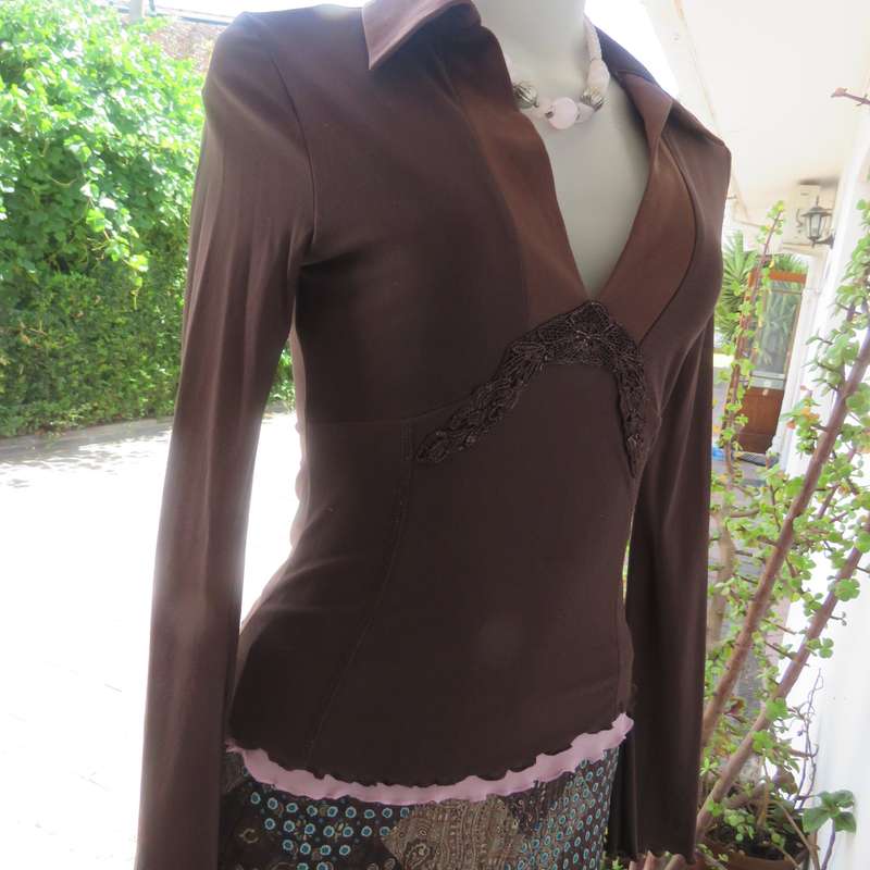FOSHINI smart choc brown long sleeves sheer stretch polyester-underlayer in pink.Size 32. V neck.